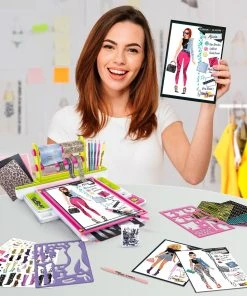 Style 4 Ever Fashion Designer Studio -Play-Doh shop OFG232 LIFESTYLE 2 300dpi 40809.1665013471